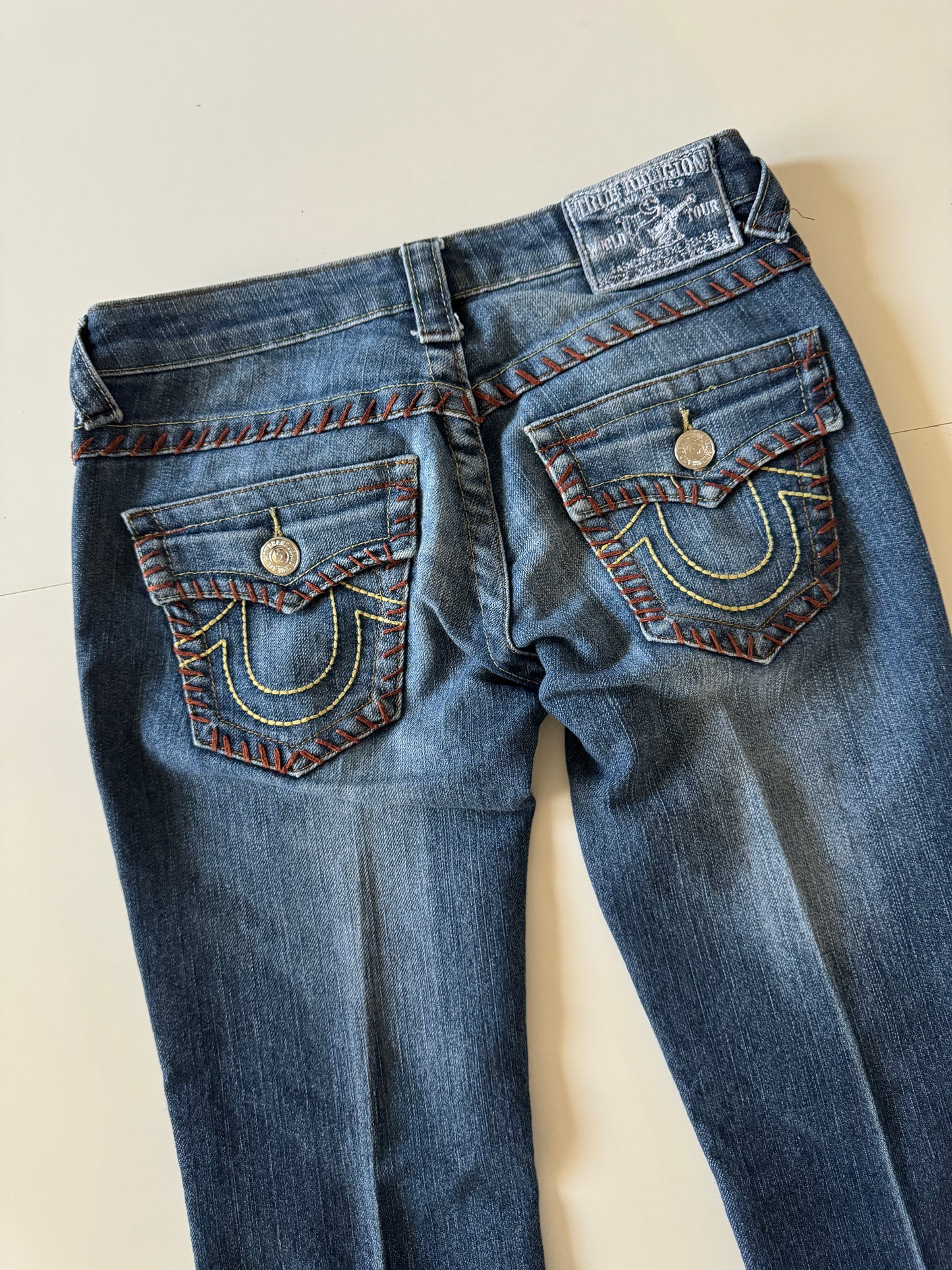 Jeans tiro bajo, con decoracion de puntadas, Talla 25, Mujer