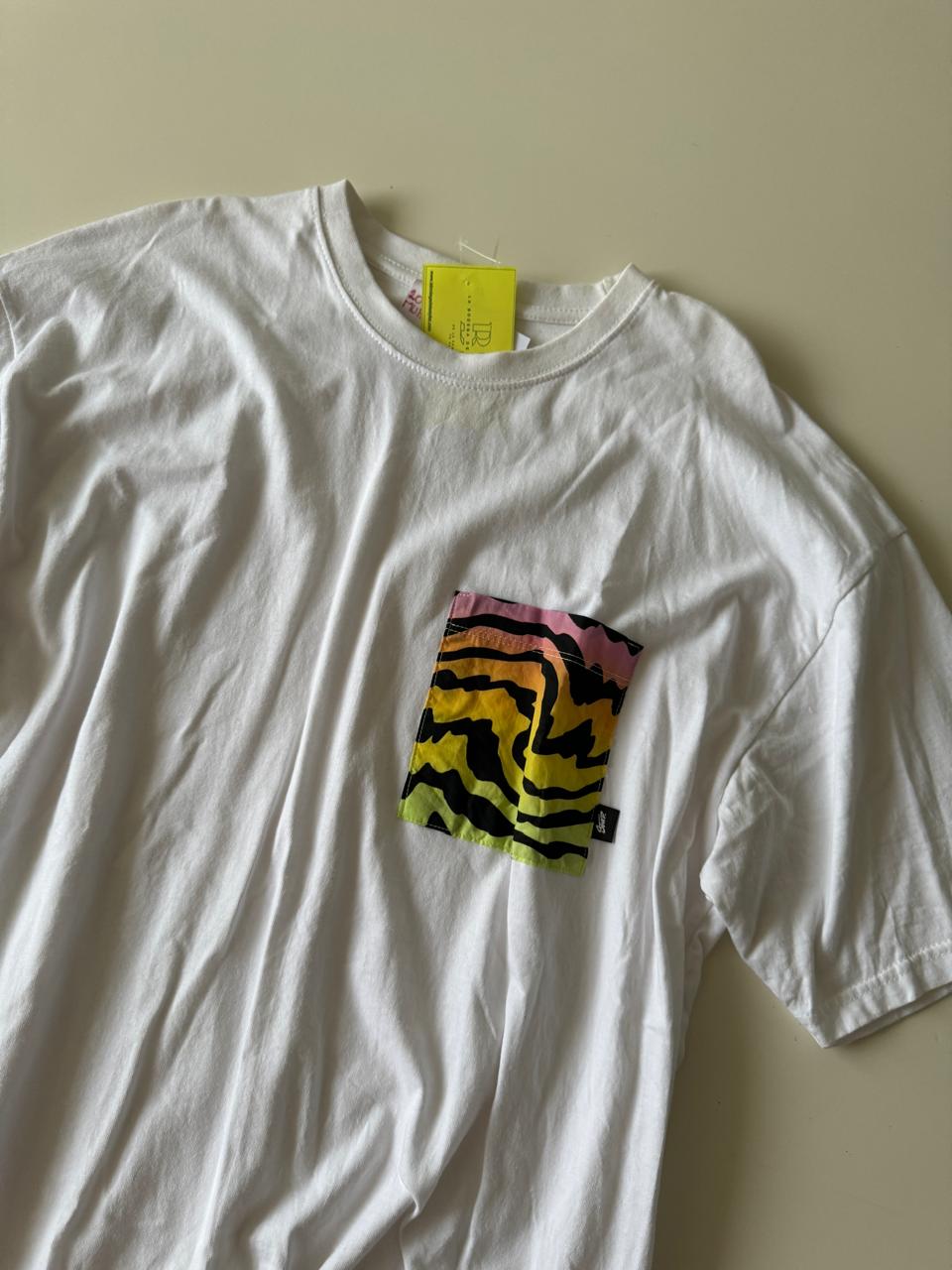 Playera con bolsillo estampado, Talla M, Hombre