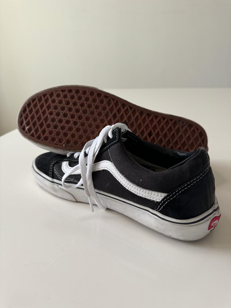 Tenis negros, Talla 27Mx, Hombre