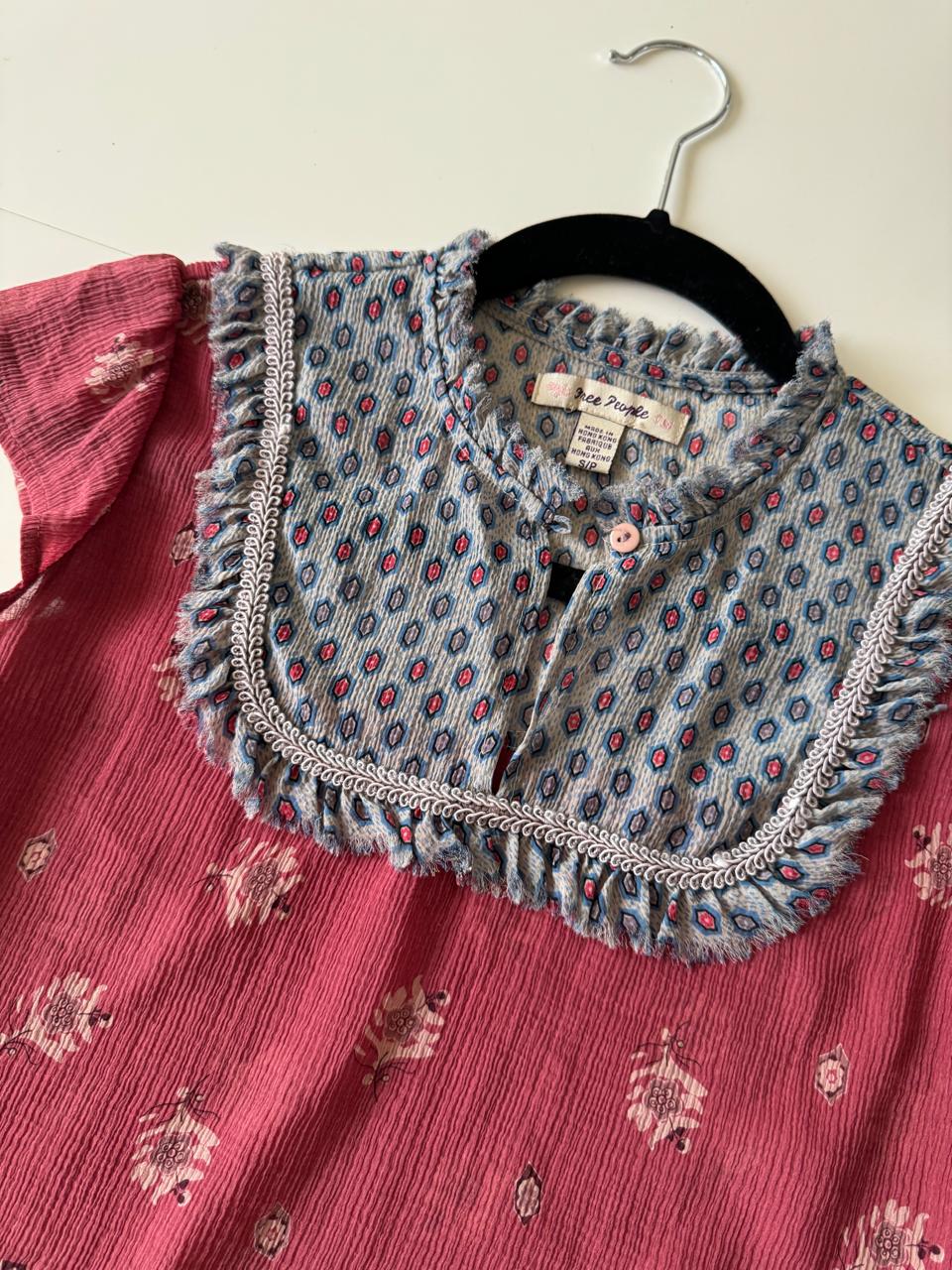 Blusa traslucida estampada, Talla S, Mujer