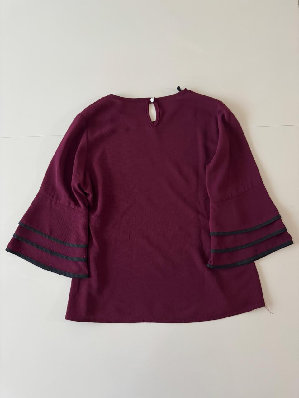 Blusa color vino con vistas negras en mangas, Talla M, Mujer, Fashion