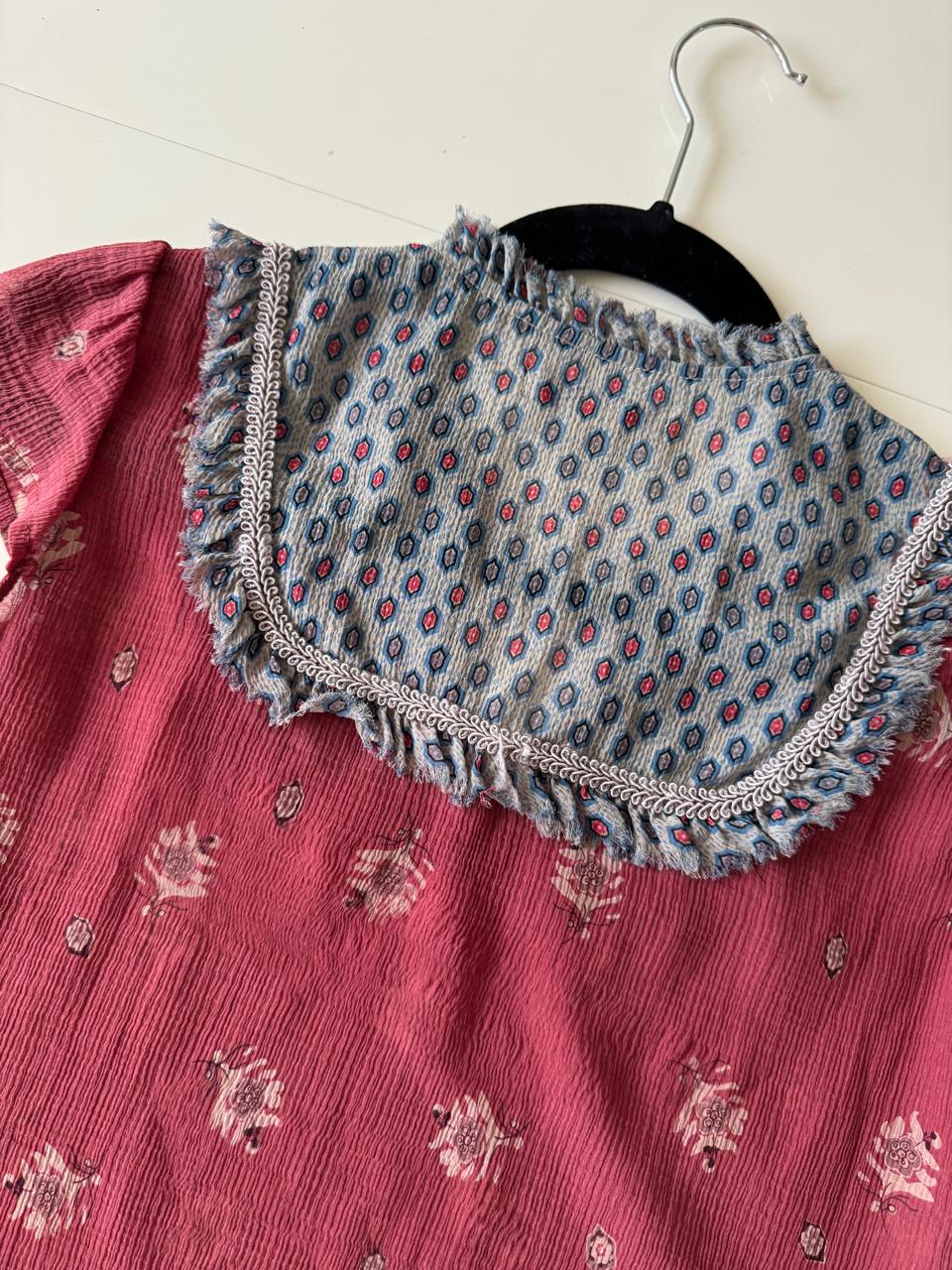 Blusa traslucida estampada, Talla S, Mujer