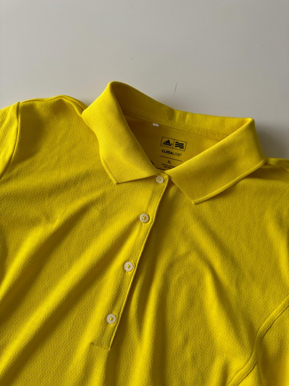 Polo deportiva amarilla, Talla XL, Mujer