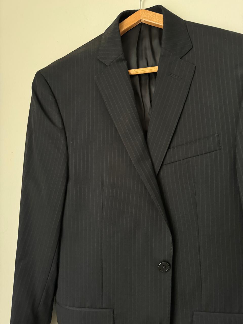 Saco negro con rayas grises, Talla 36R, Cintura 29, S, Hombre