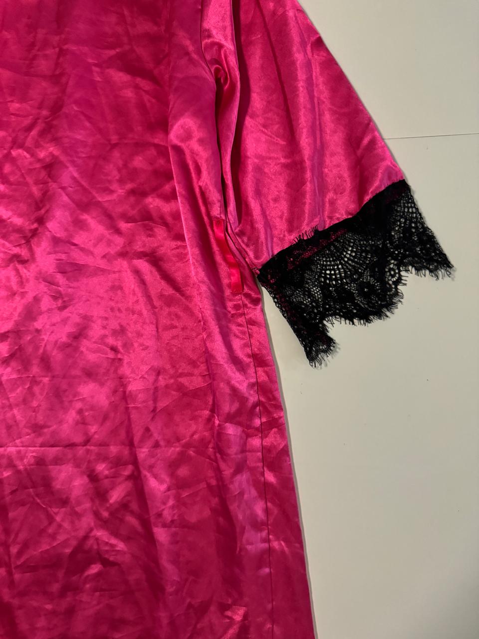 Bata rosa con encaje, Talla M, Mujer