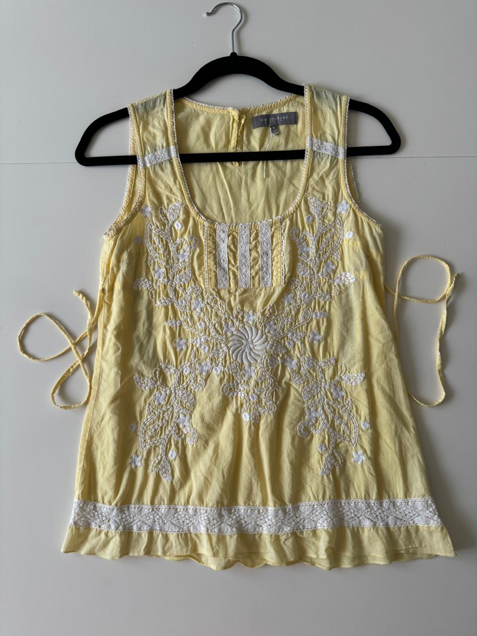 Blusa amarilla bordada, Talla S, Mujer