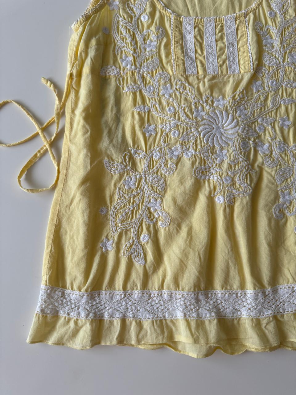 Blusa amarilla bordada, Talla S, Mujer