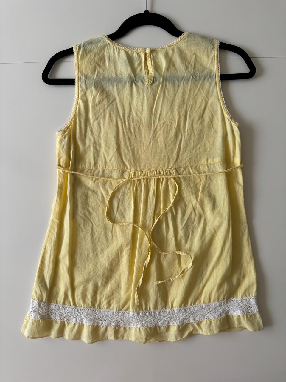Blusa amarilla bordada, Talla S, Mujer