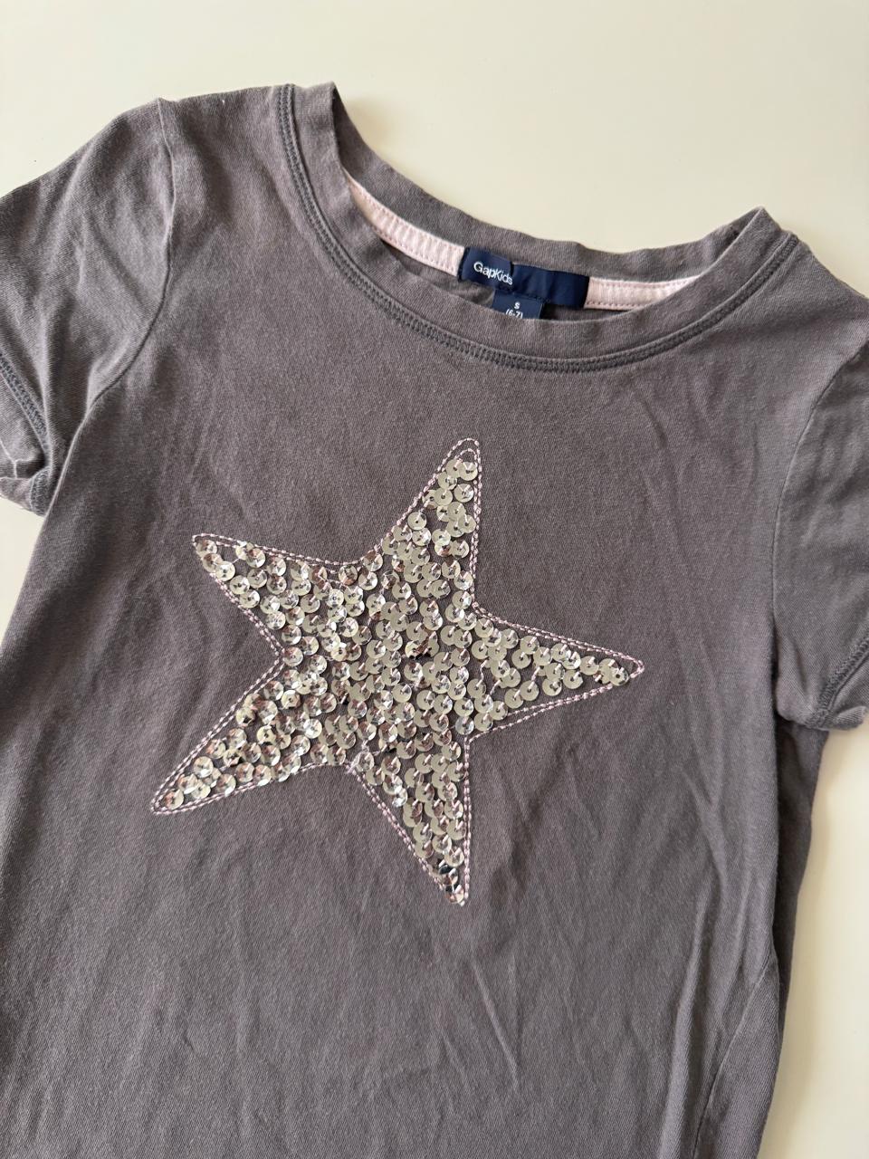 Playera gris con estrella de lentejuelas, Talla S, 6-7 años, Niña
