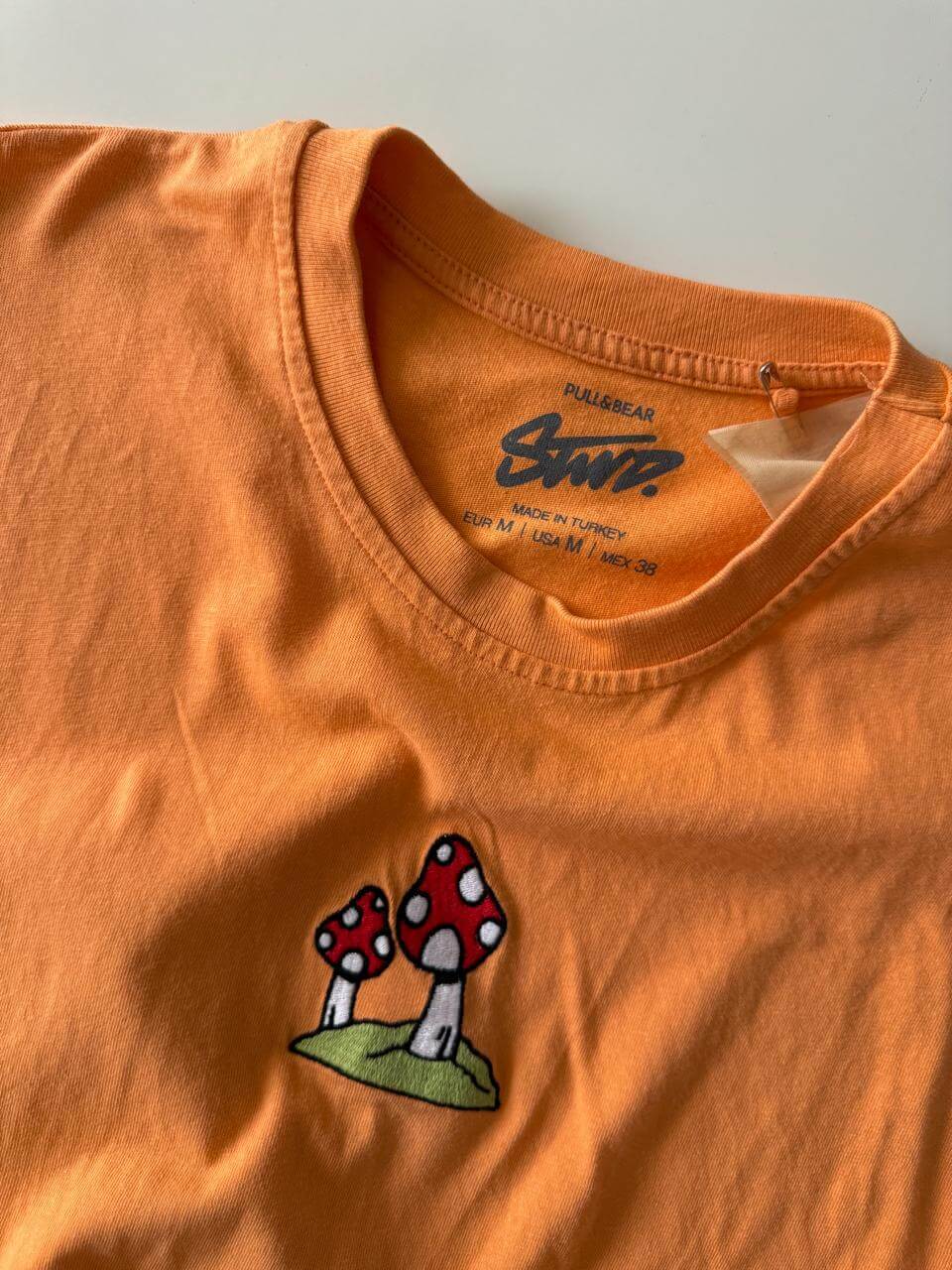 Playera naranja con honguitos, Talla M, 38, Hombre