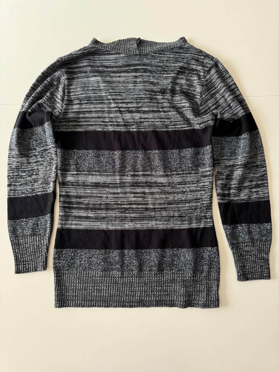 Sweter gris con hilos plateados, Talla M, Mujer