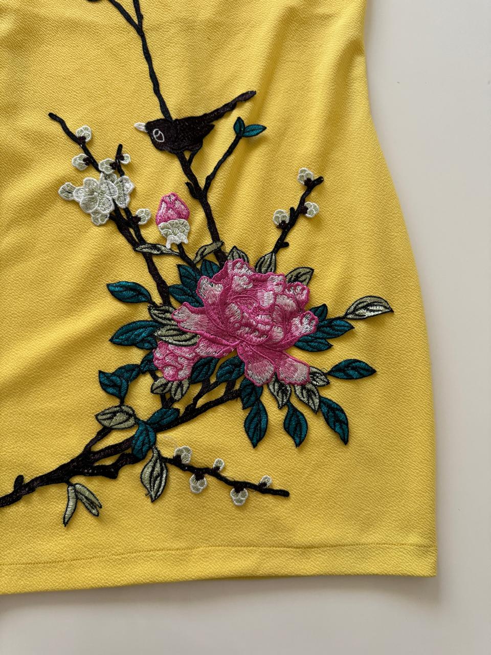 Vestido amarillo con aplicacion en falda, Talla S, Mujer