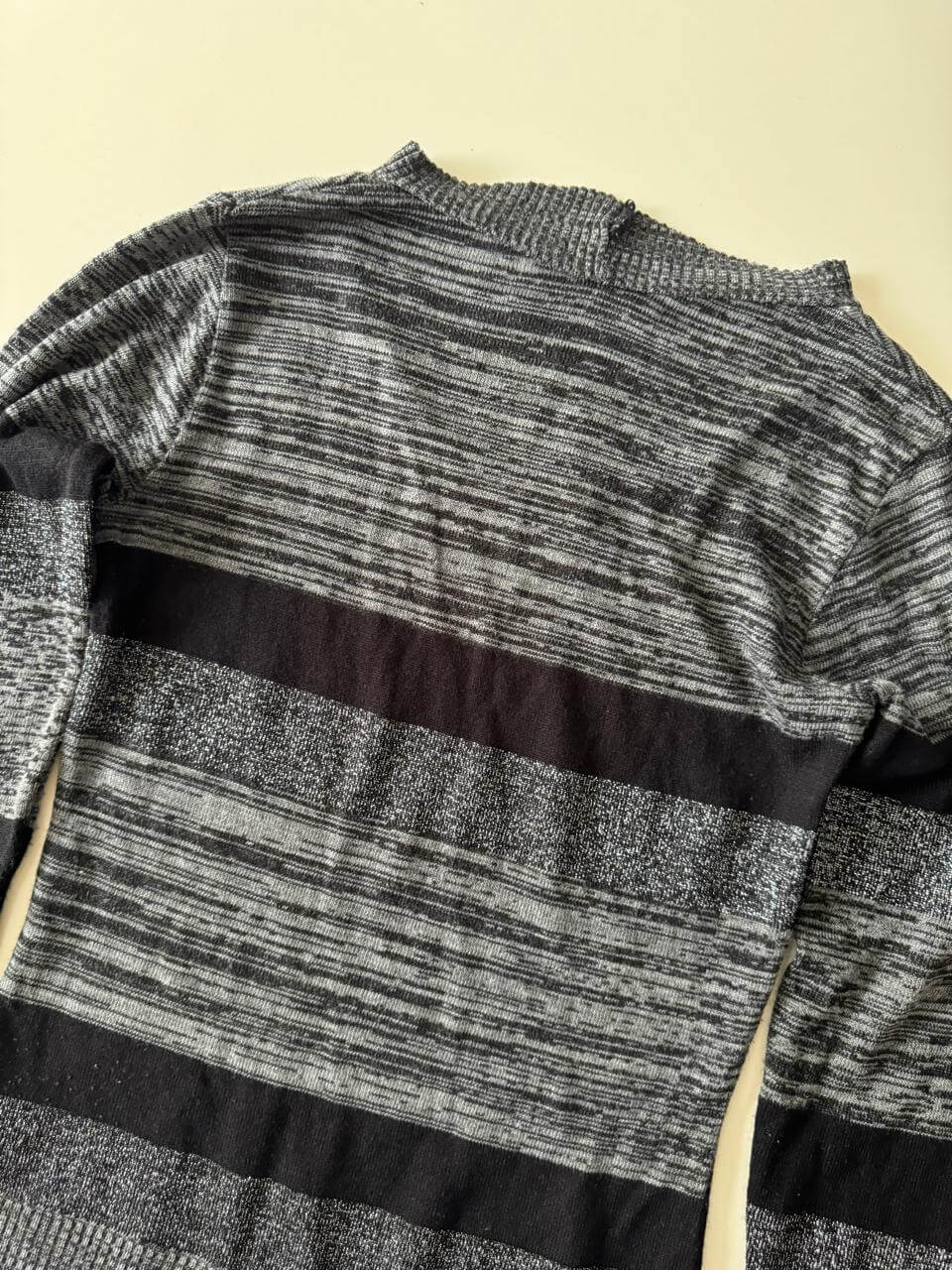 Sweter gris con hilos plateados, Talla M, Mujer