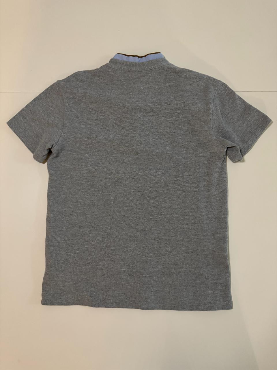 Polo gris, cuello mao, Talla S, Corte Juvenil, Hombre