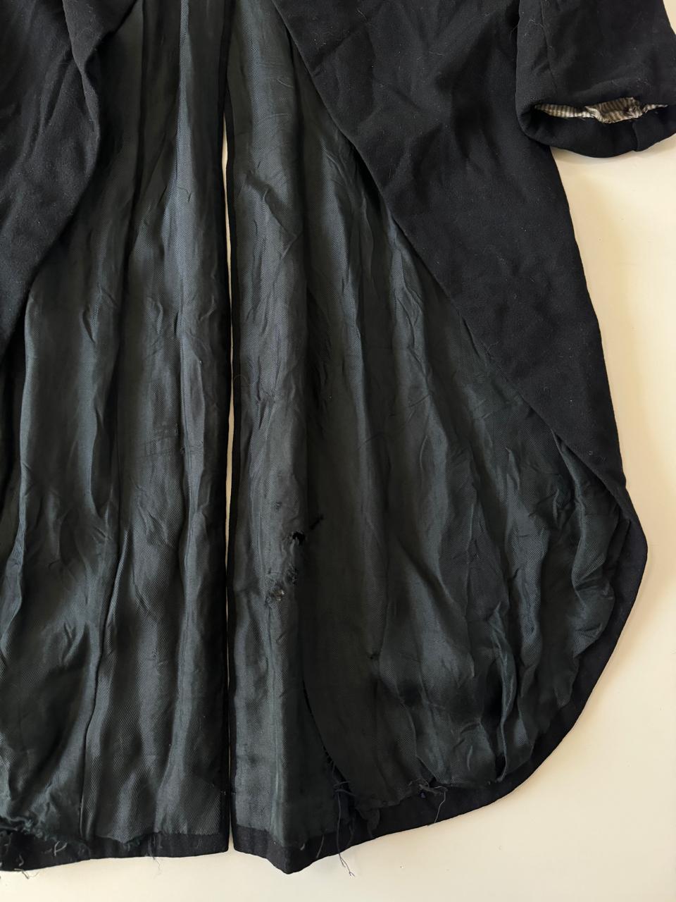 RENTA: Abrigo negro, Talla M, Hombre