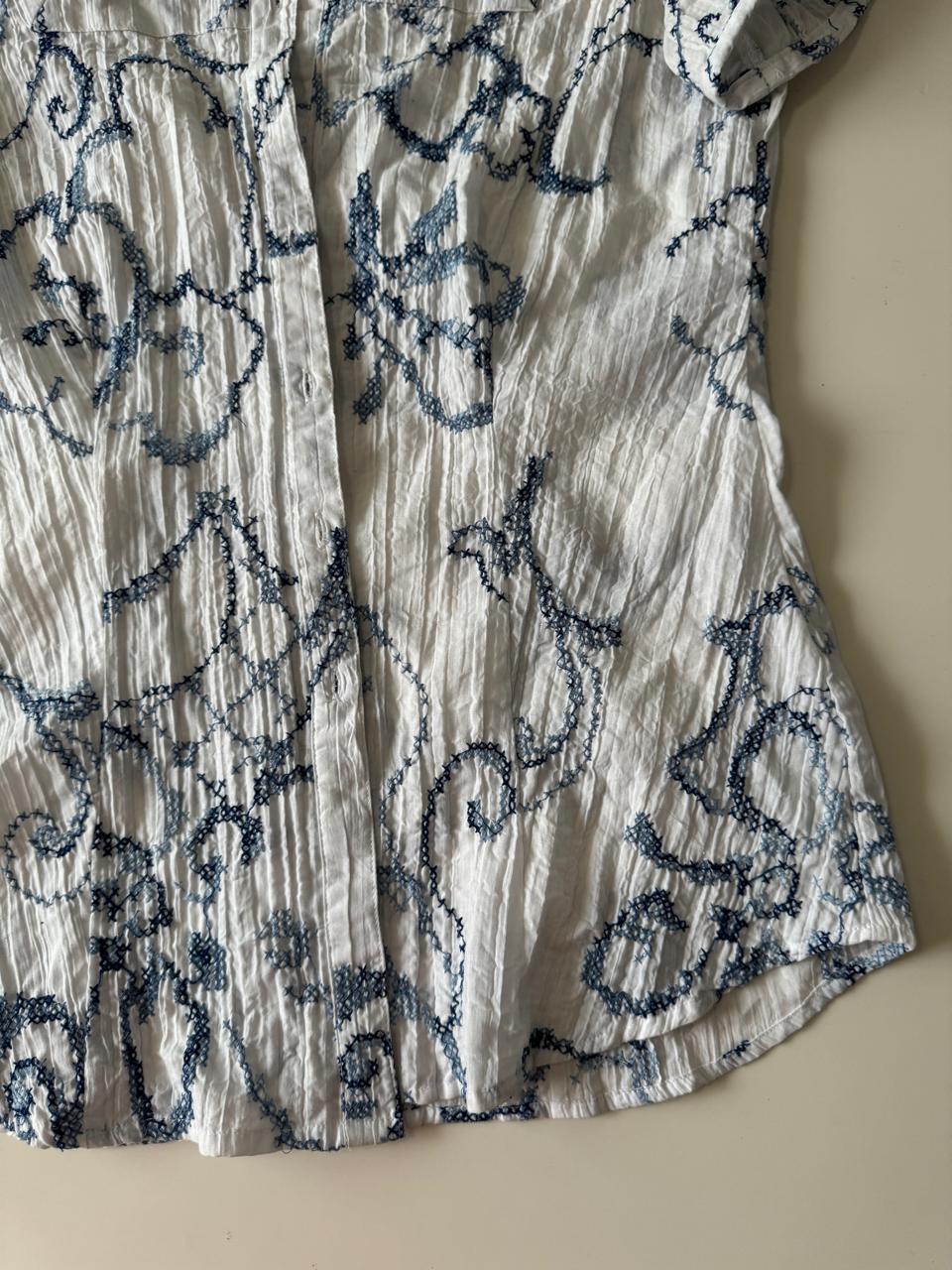 Camisa blanca con puntadas en cruz, Talla S, Mujer