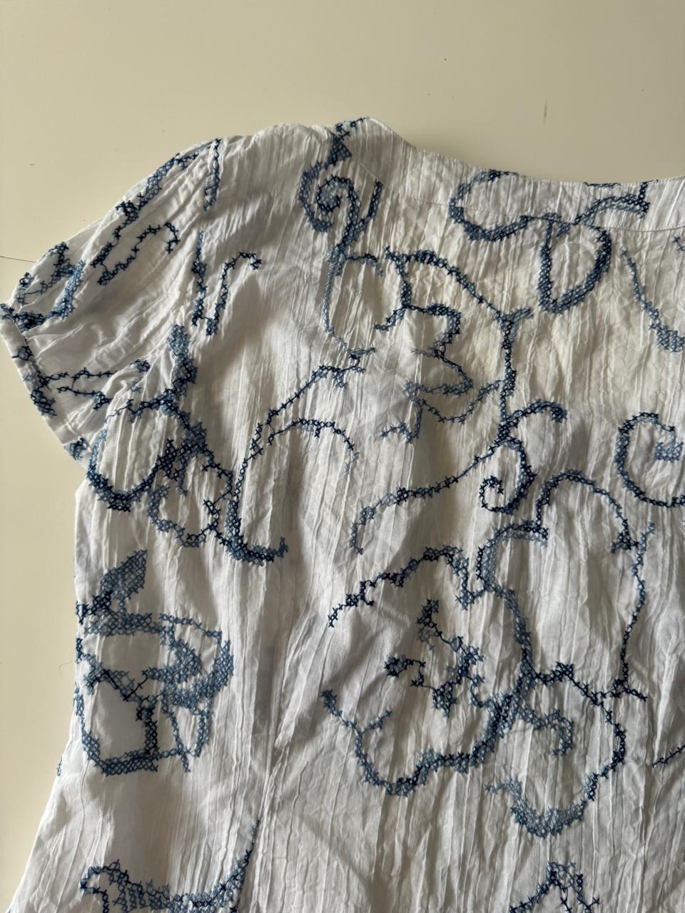 Camisa blanca con puntadas en cruz, Talla S, Mujer