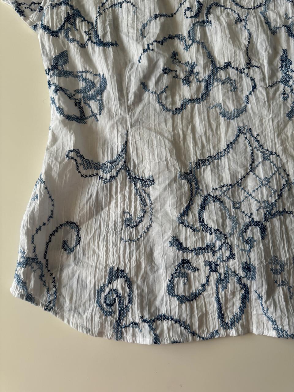 Camisa blanca con puntadas en cruz, Talla S, Mujer