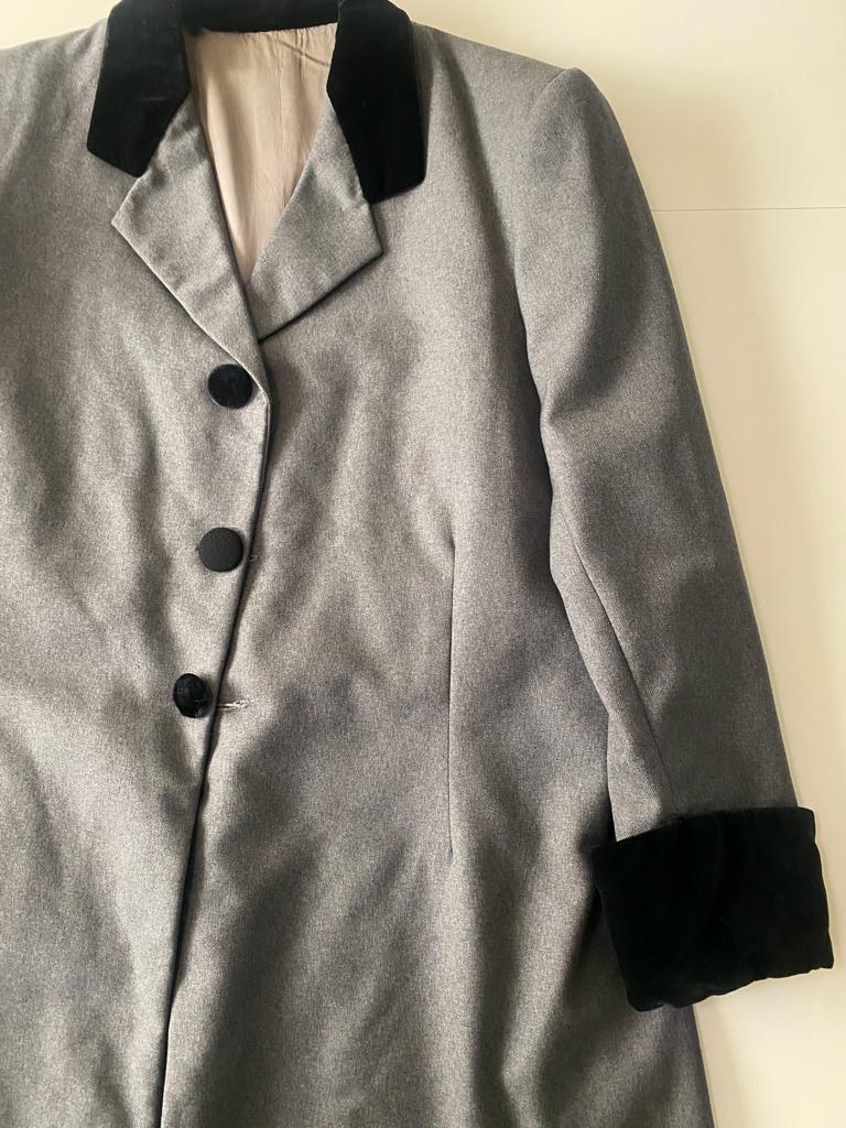 Solo RENTA Abrigo gris de epoca, Talla M/L, Hombre
