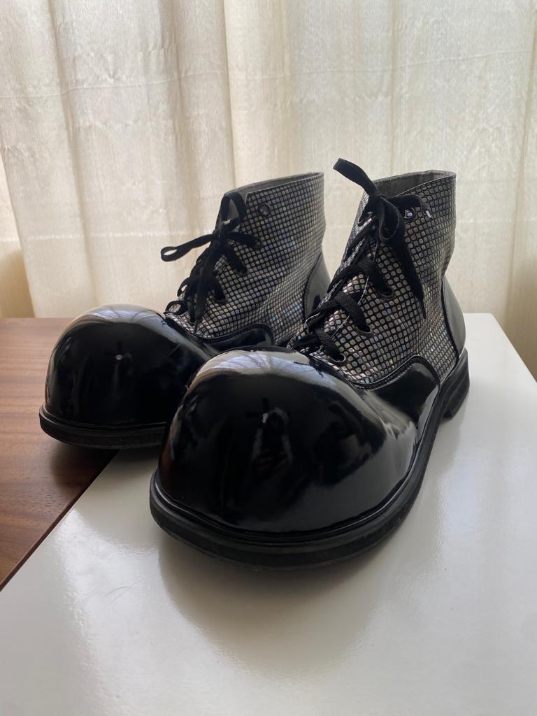 RENTA: Zapatos clown negro con plateado, Talla 6 a 8 Mx, Hombre
