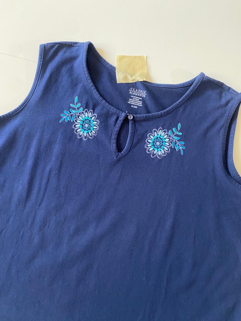 Playera sin mangas con bordado, Talla 20-22 W, Mujer