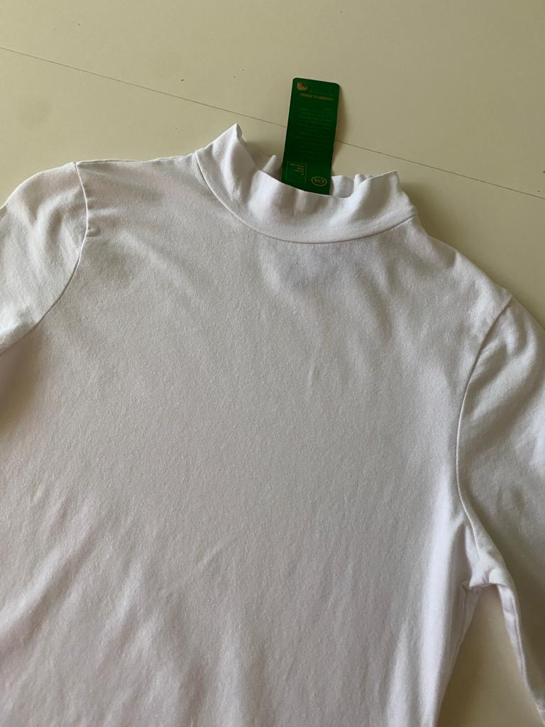Playera blanca cuello alto, Talla S, Mujer
