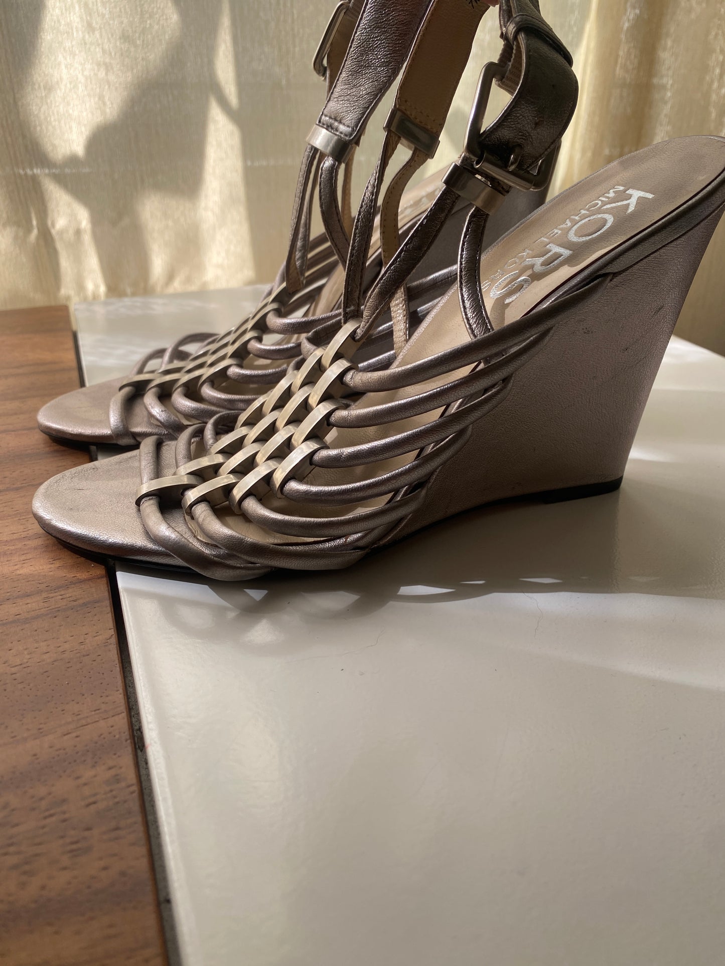 Wedges plateados, Talla 7Usa, Mujer
