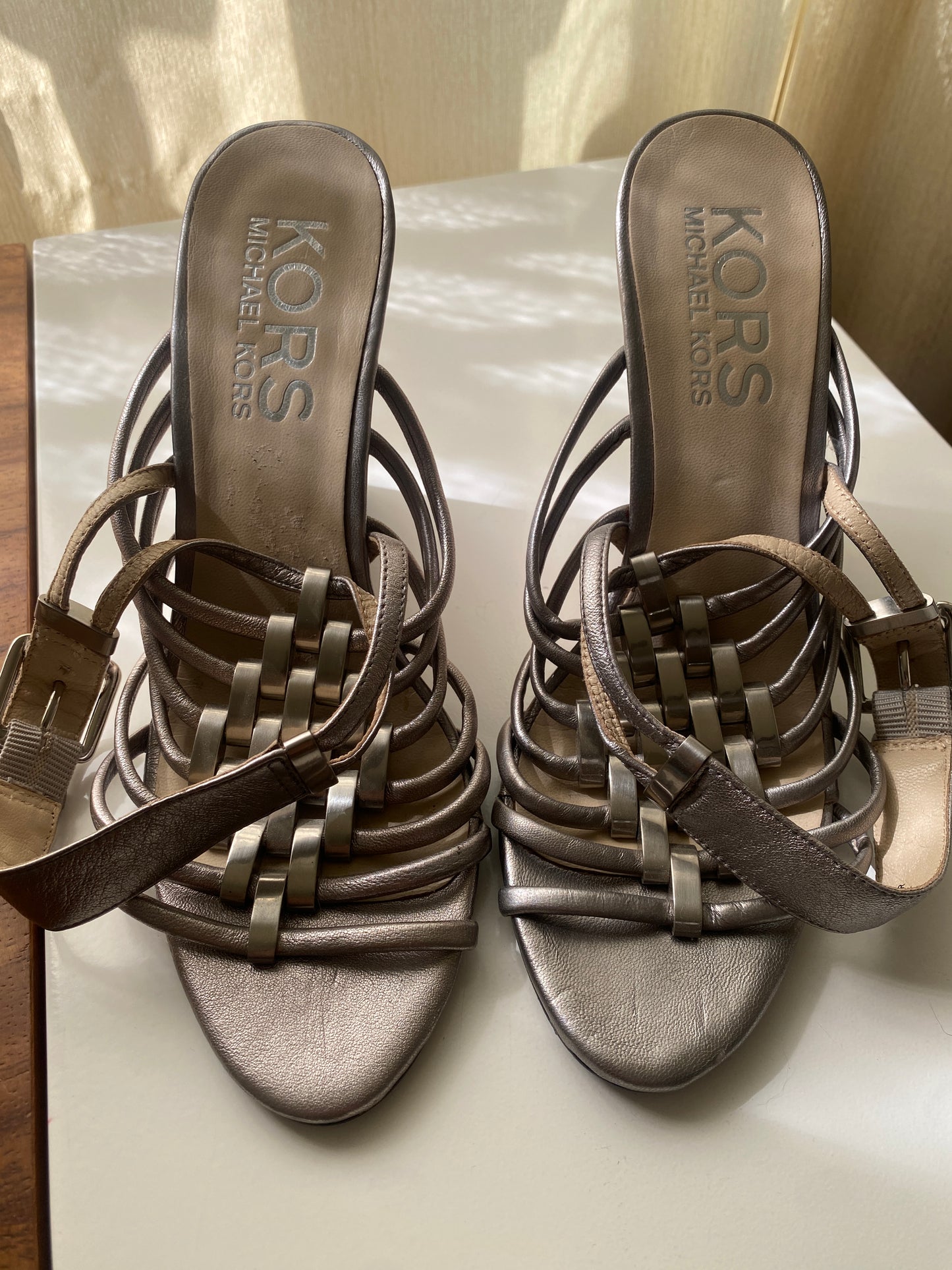 Wedges plateados, Talla 7Usa, Mujer