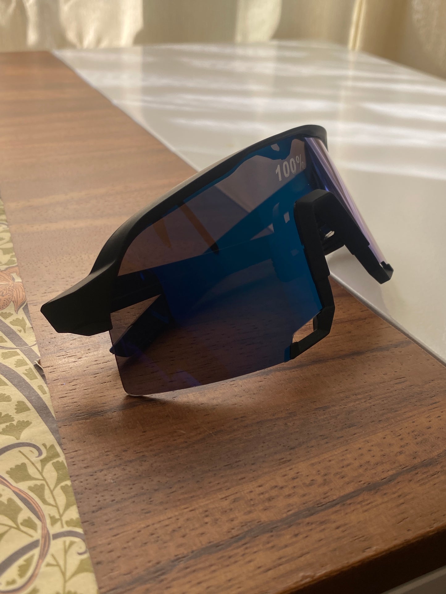 Lentes deportivos reflejo azul