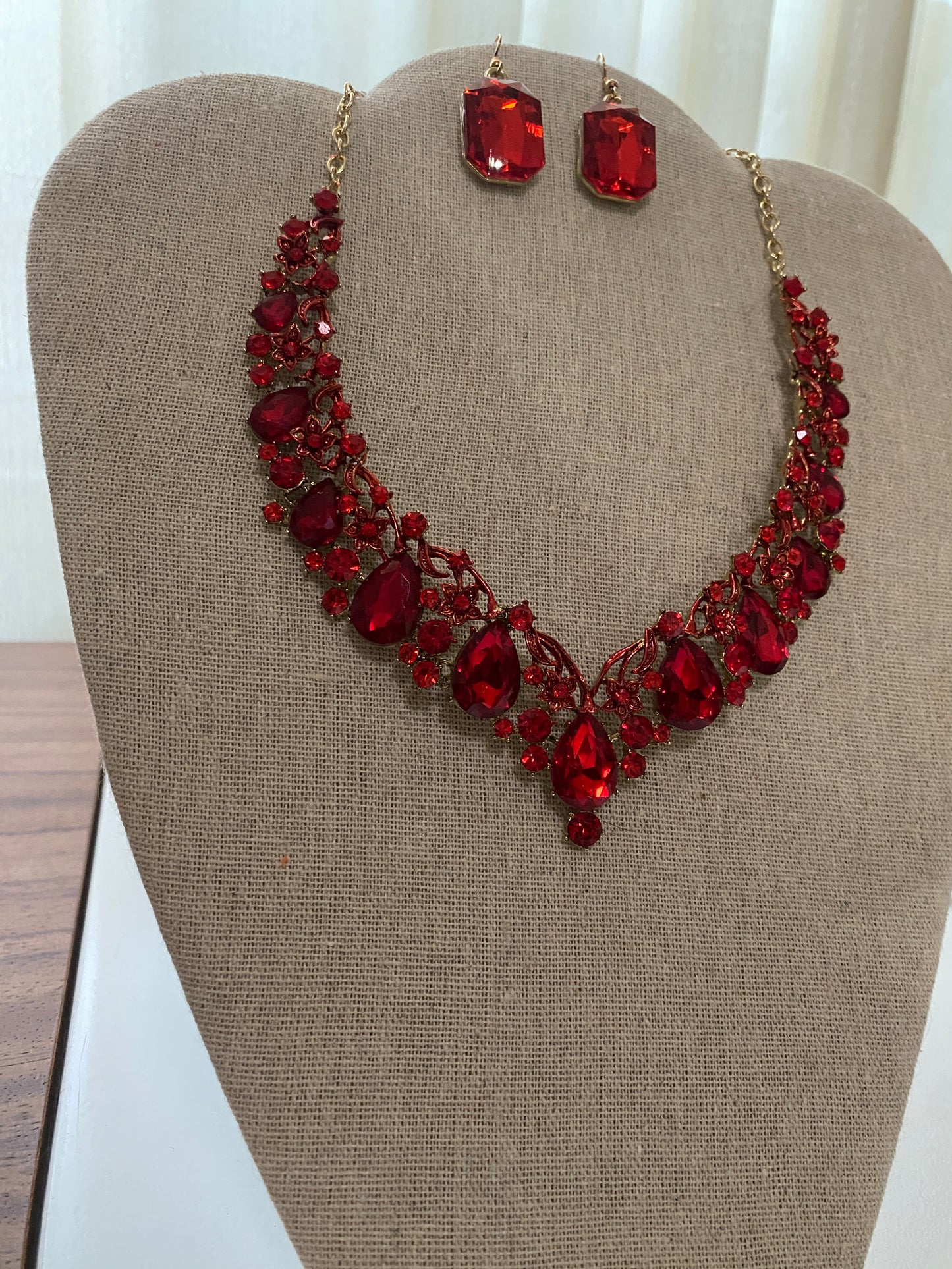 Juego de joyería rojo princesa, Collar y Aretes