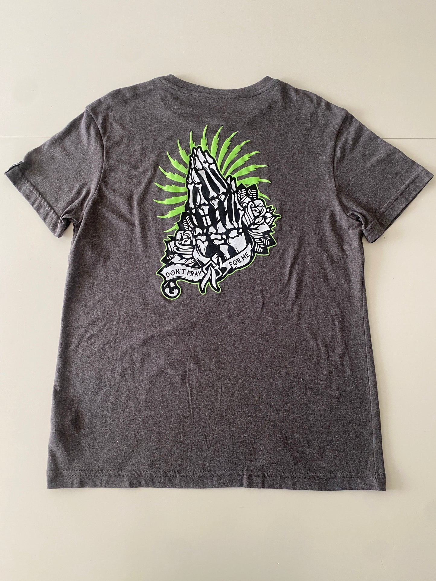 Playera con graficos frente y espalda, Talla M, Hombre