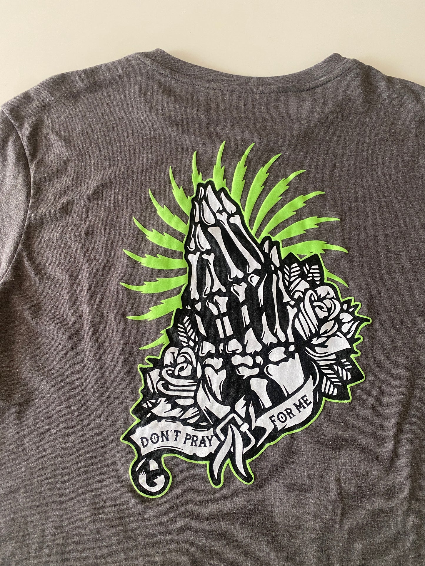 Playera con graficos frente y espalda, Talla M, Hombre
