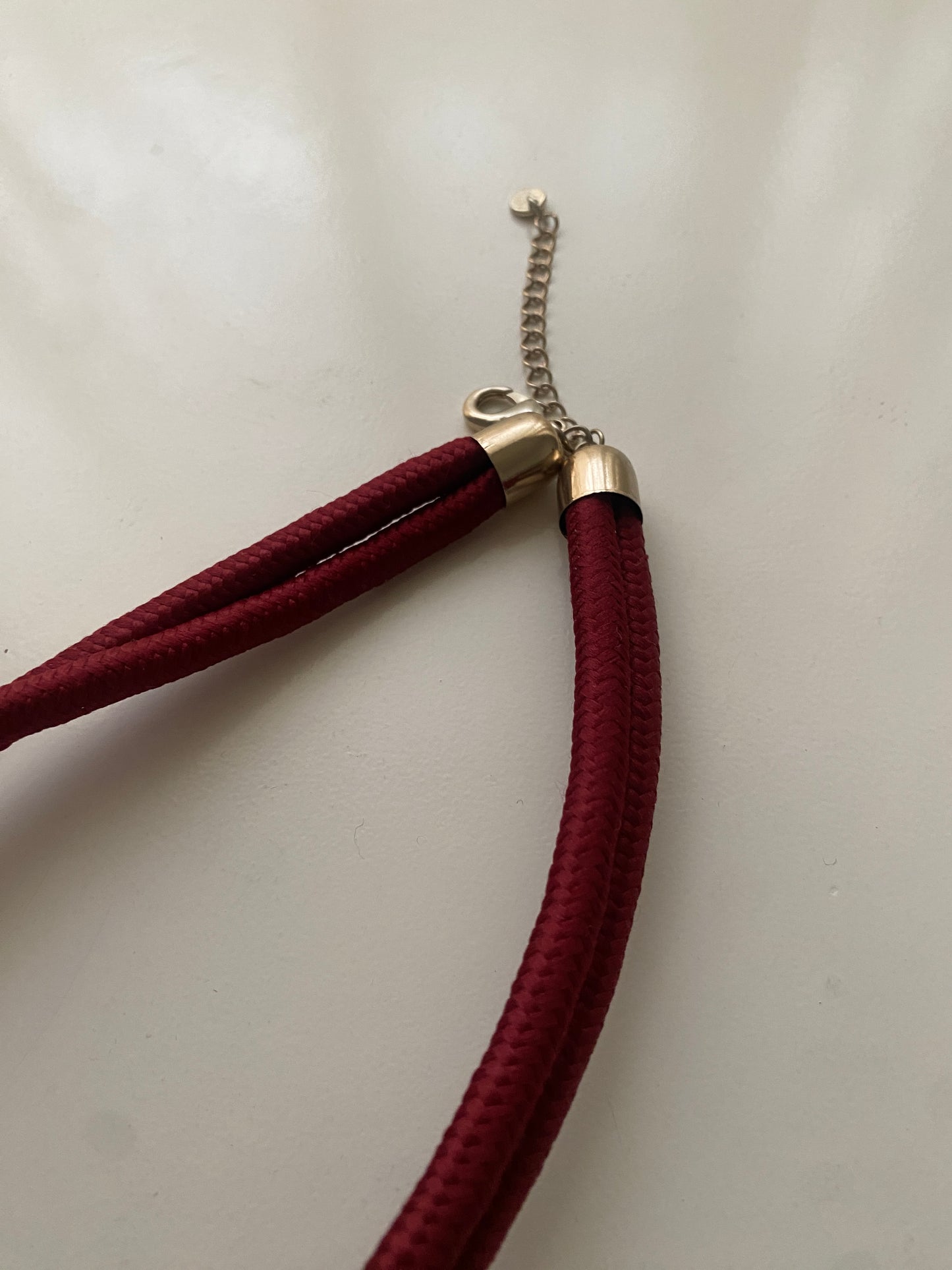 Collar de nudos guindo