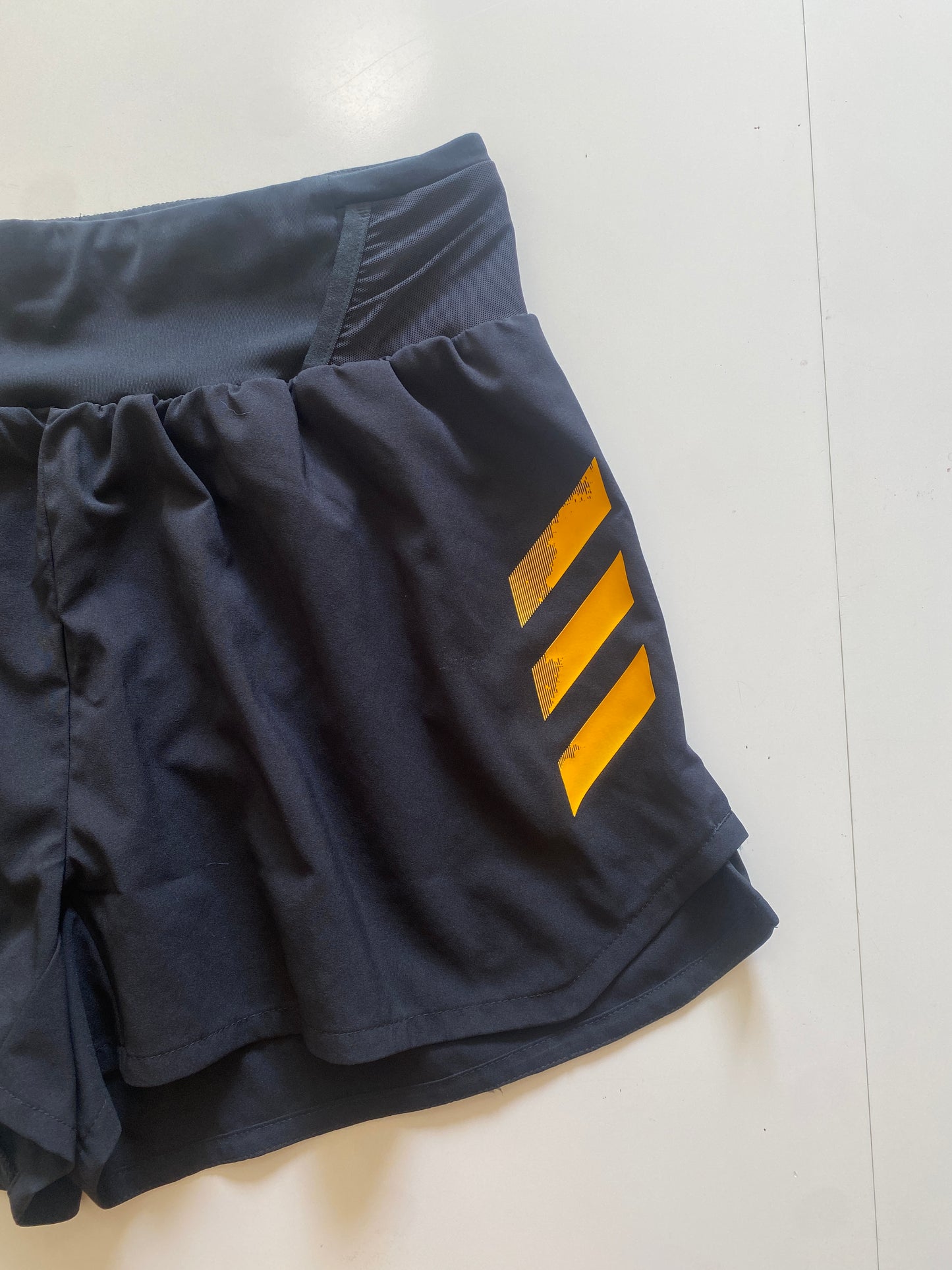 Shorts deportivos Adidas Parley, Talla M