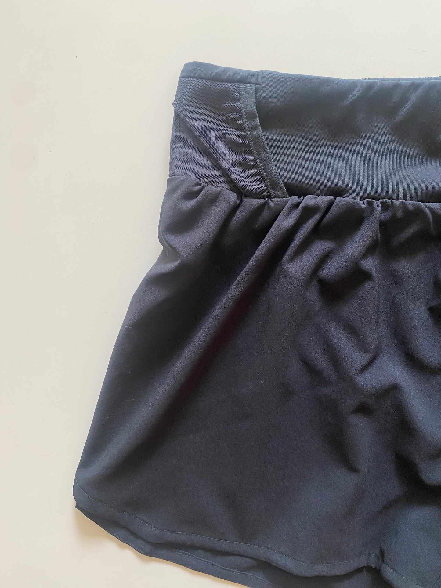 Shorts deportivos Adidas Parley, Talla M
