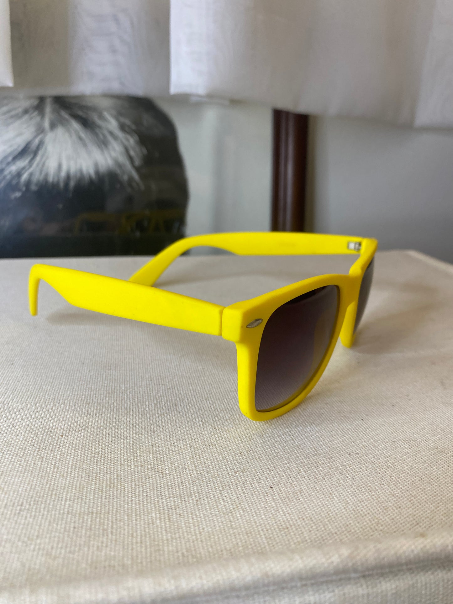 Lentes con marco amarillo