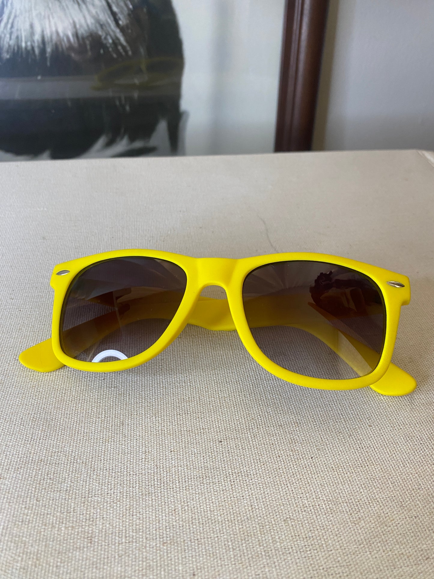 Lentes con marco amarillo