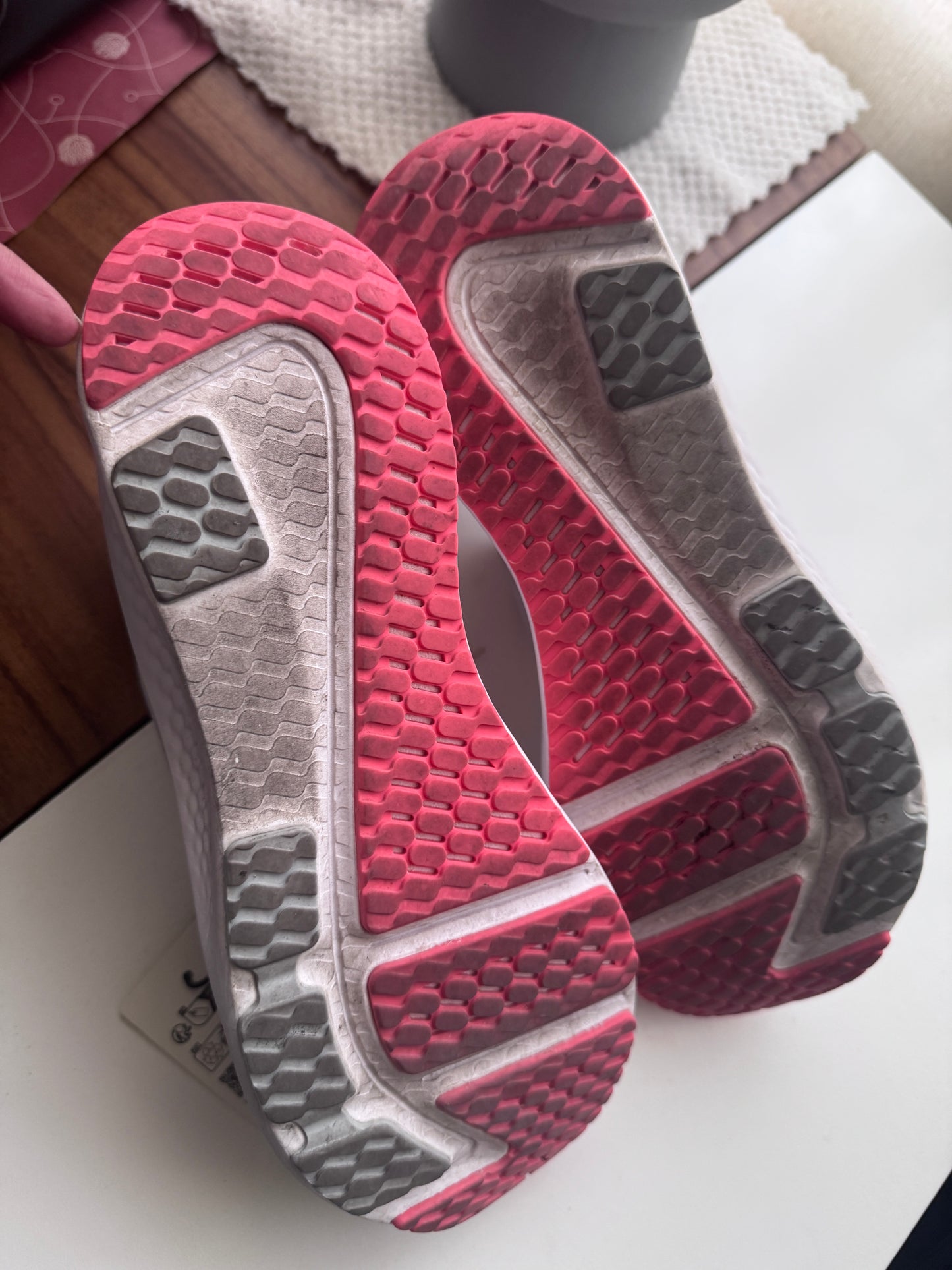 Tenis deportivos grises con naranja, Mujer, Talla 8Usa, 24.5Mx, Kiprun