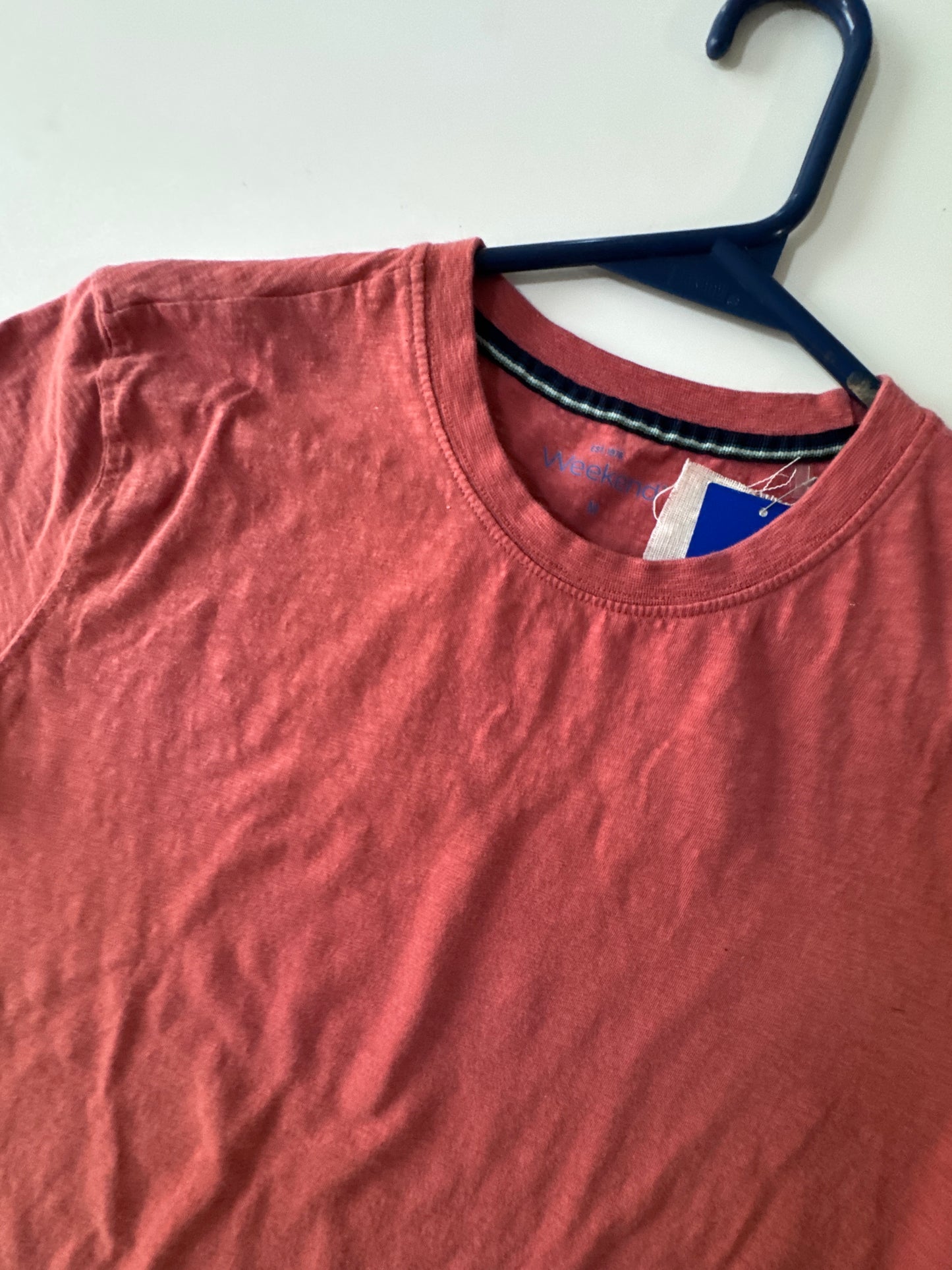 Playera color ladrillo, Talla M, Hombre, Weekend