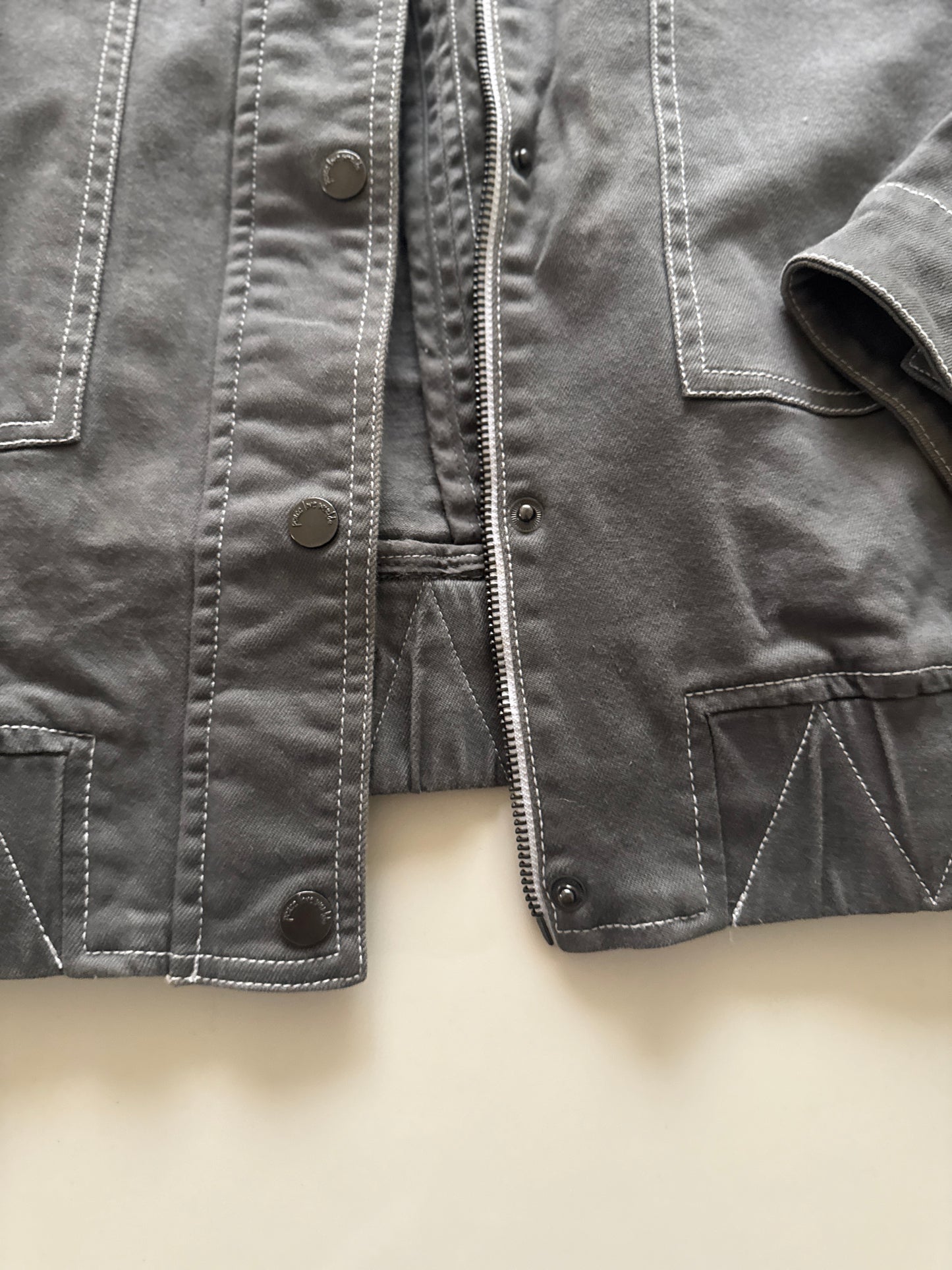 Chaqueta ligera gris de mezclilla, Talla M, Mujer, Peace love world