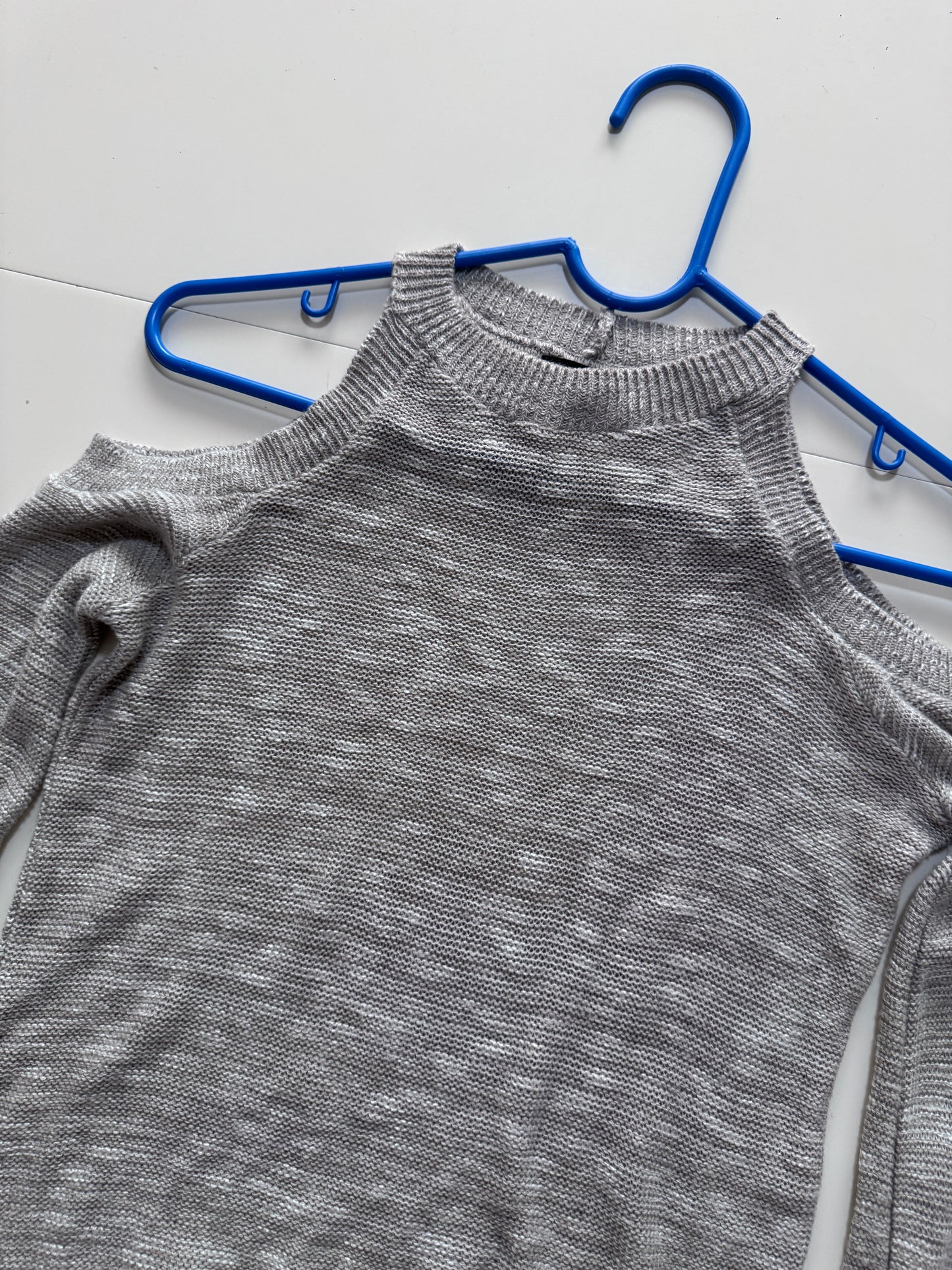 Sweater gris con holanes en mangas, Talla S, Mujer, Express