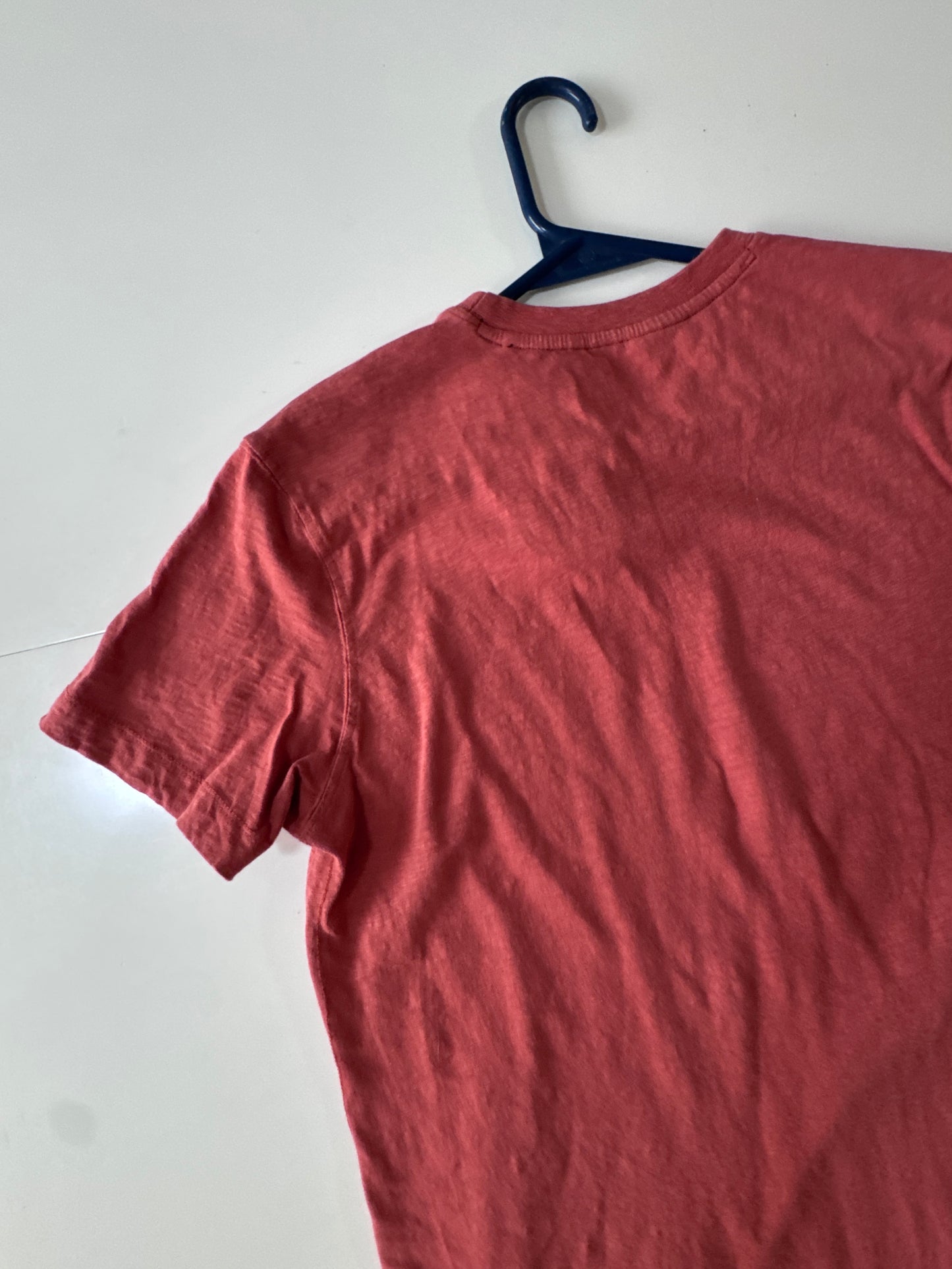Playera color ladrillo, Talla M, Hombre, Weekend