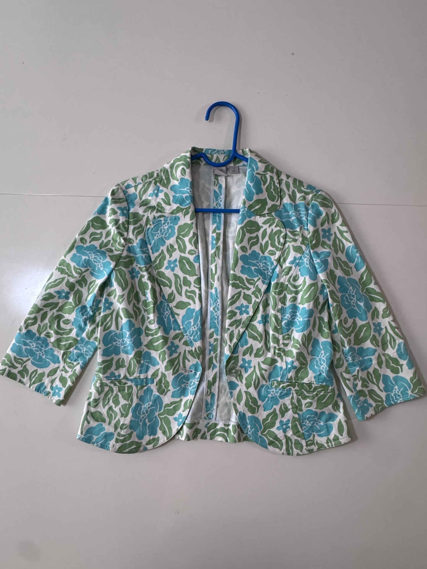 Saco 3/4 estampado flores, Talla M Petite, Mujer, Caslo