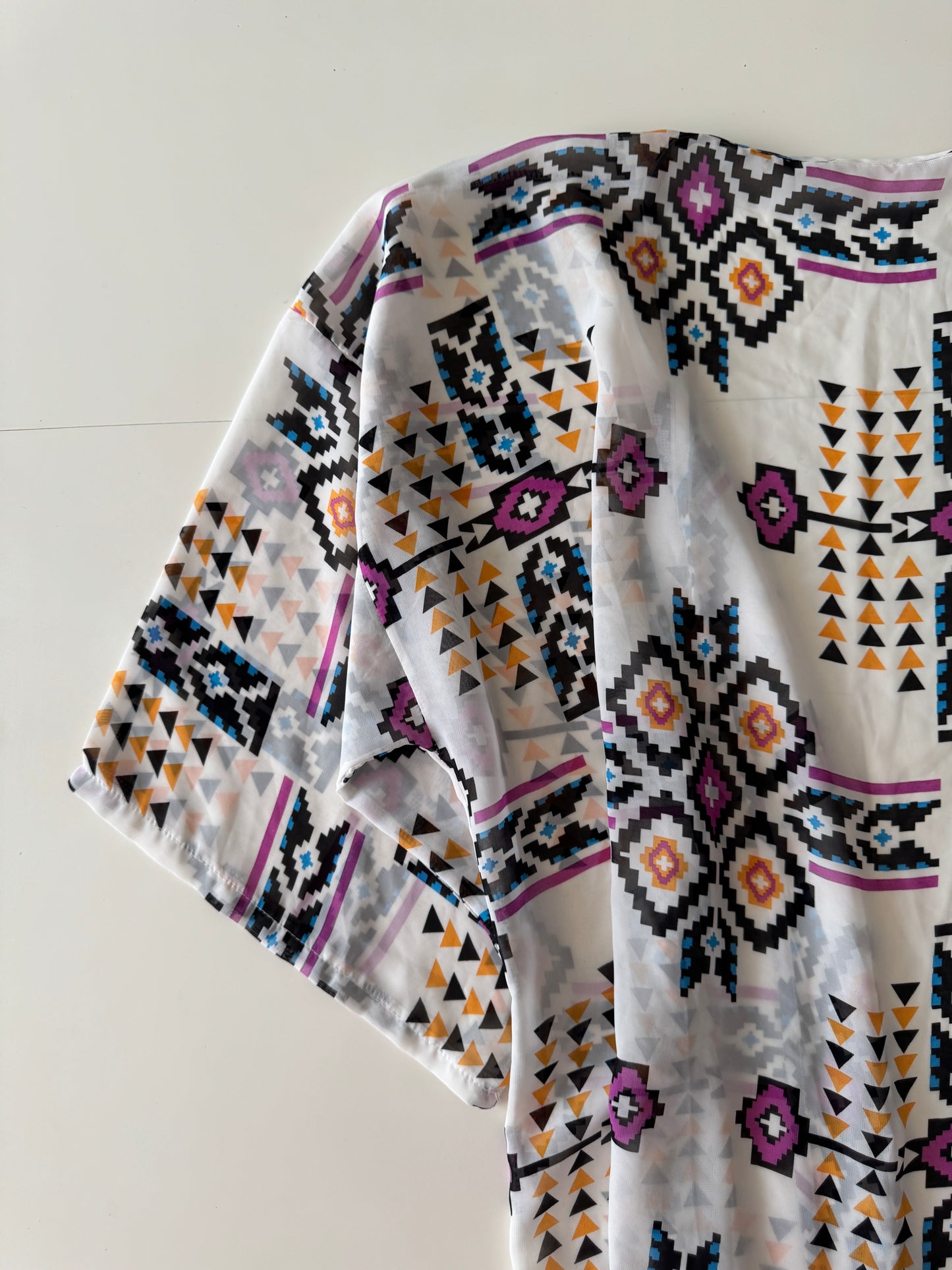 Sobretodo estampado tribal blanco, Unitalla