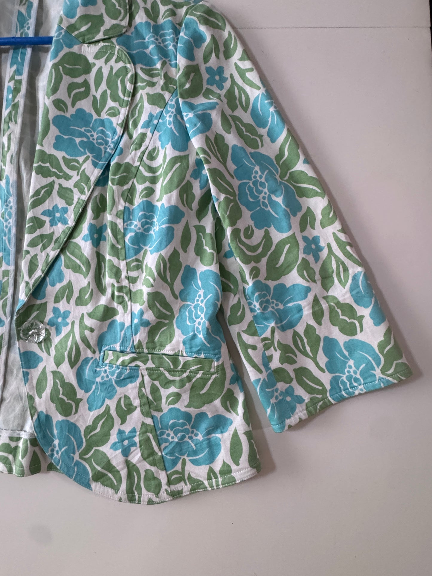 Saco 3/4 estampado flores, Talla M Petite, Mujer, Caslo