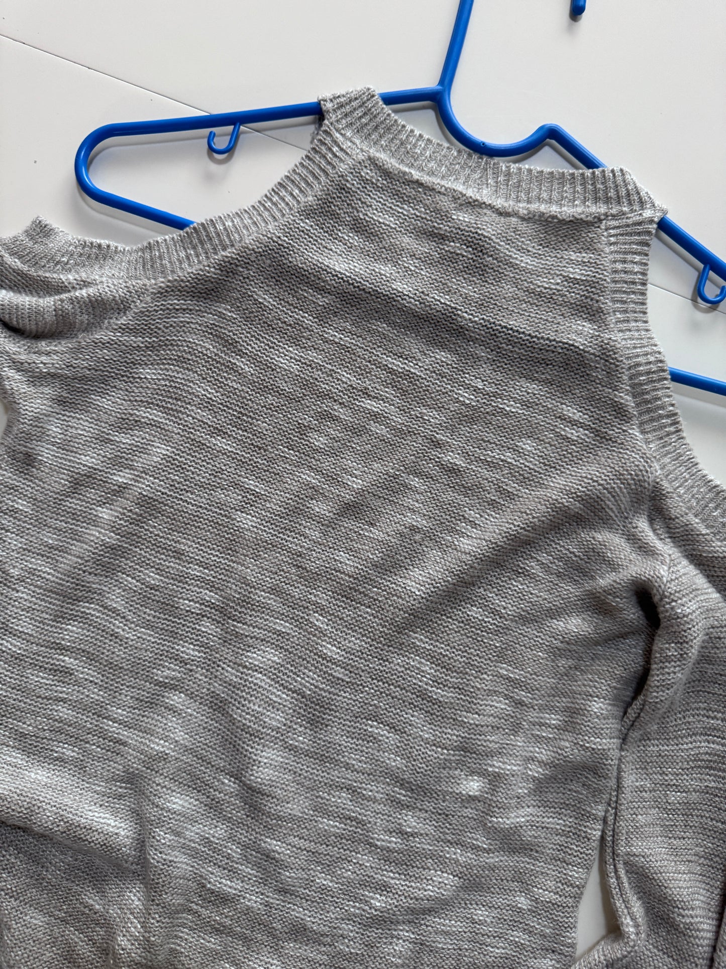Sweater gris con holanes en mangas, Talla S, Mujer, Express