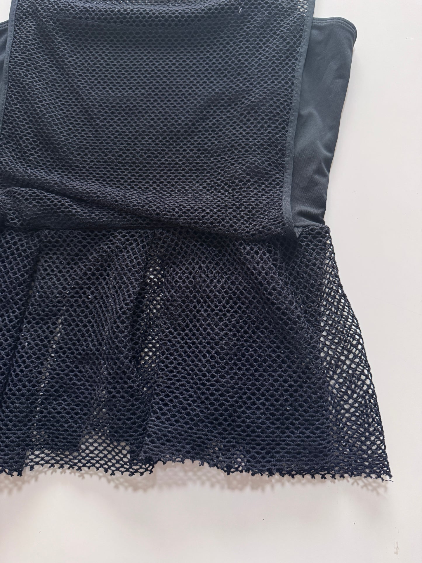 Blusa negra con mesh, Talla M, Mujer