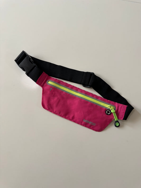 Cangurera rosa, Mujer