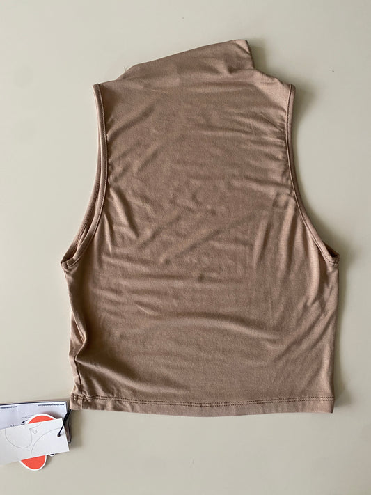 Crop Top con cuello asimétrico