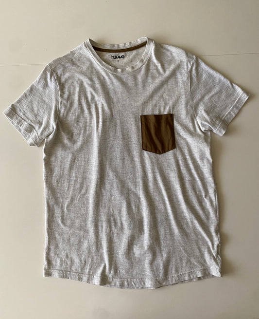 Playera gris con grafico en espalda, Talla M, Hombre